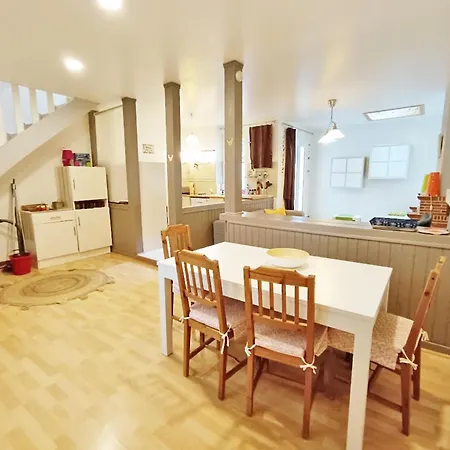 Les Estives, T2 Bis, Centre Luchon, Wifi, 6 Personnes Apartment Bagneres-de-Luchon