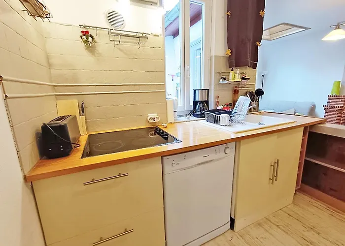 Appartement Les Estives, T2 Bis, Centre Luchon, Wifi, 6 Personnes *